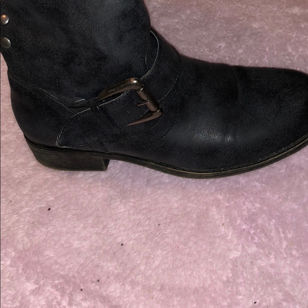 Boots - Picture 5 of 5